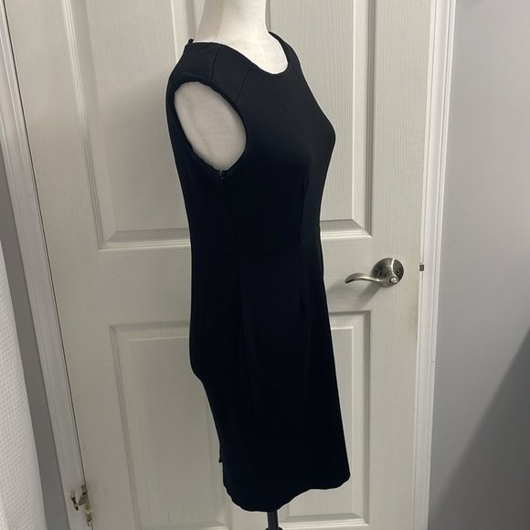 Frank Lyman Sleeveless Shift Dress Black Back Zip Women's Size 4 Stretch LBD - Picture 4 of 10